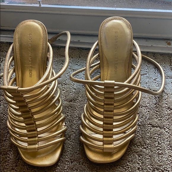 Sigerson Morrison Gold Strappy Sandals Size 6 - Picture 1 of 4